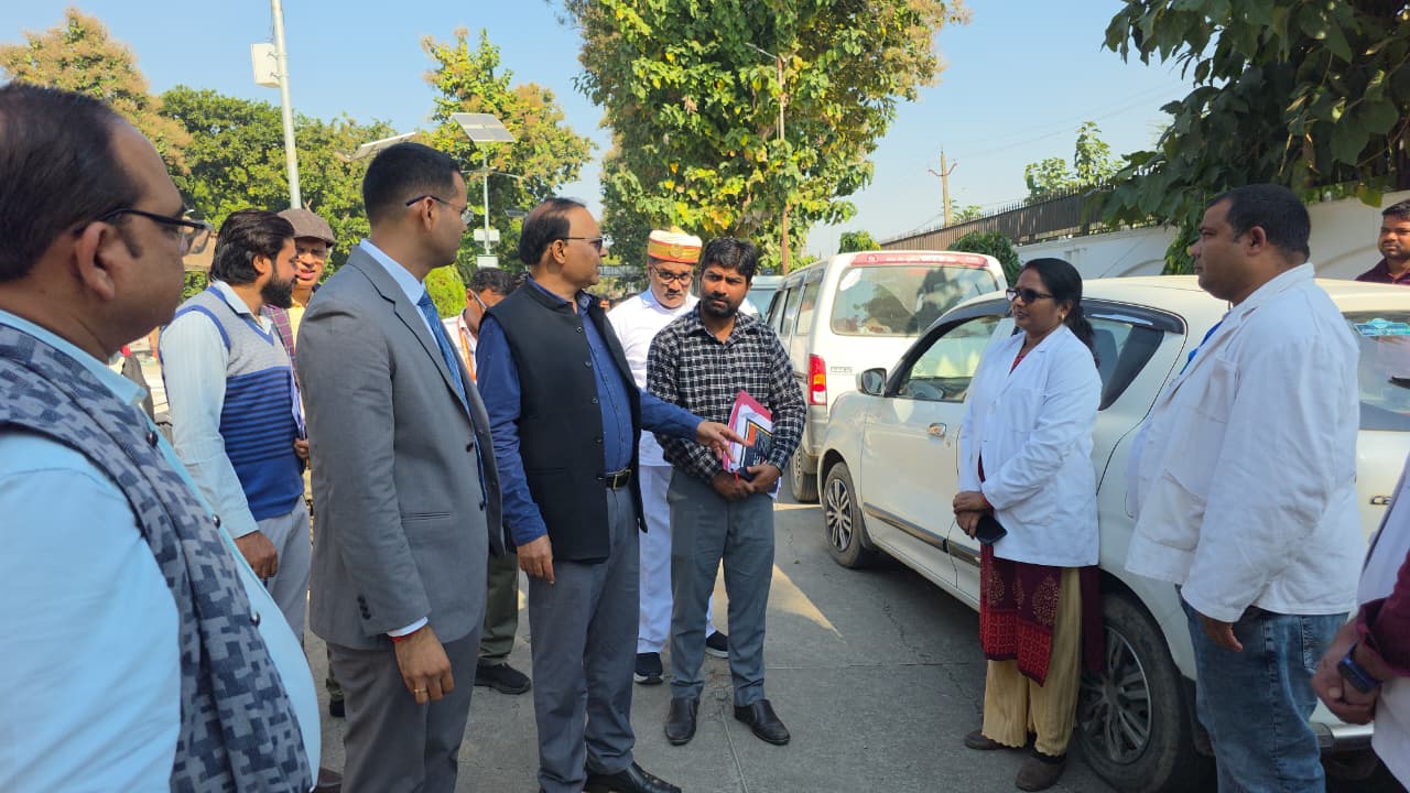 डीएम ने विद्यालयों और आंगनबाड़ी केंद्रों पर बच्चों के स्वास्थ्य परीक्षण को और मजबूत करने के दिए निर्देश