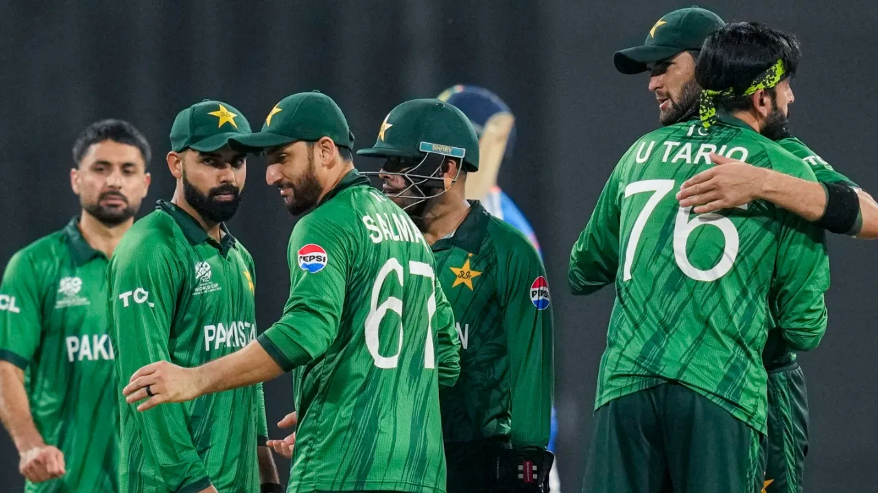 द हंड्रेड में पाकिस्तानी खिलाड़ियों पर रोक? आईपीएल से जुड़ी फ्रेंचाइजियों का बड़ा फैसला