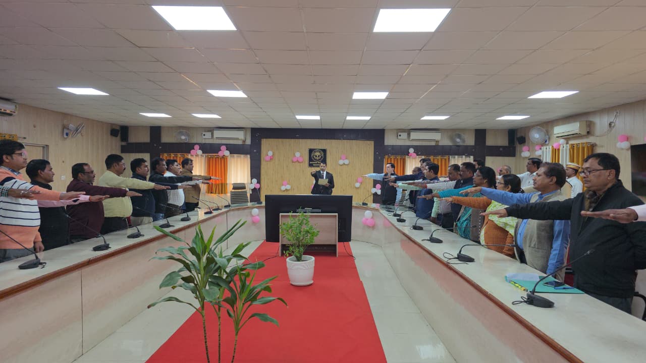 On Constitution Day, the DM administered the oath of the Preamble in the Collectorate auditorium.