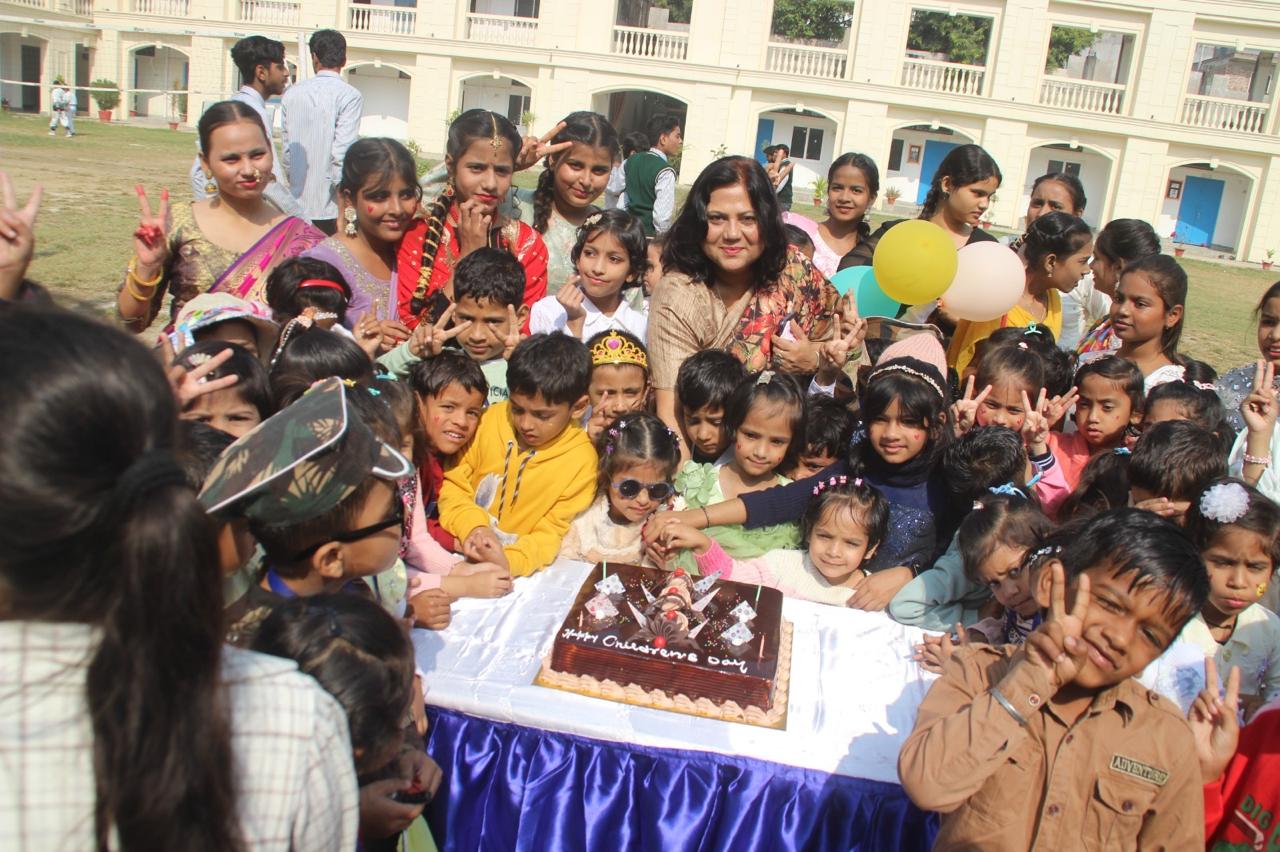 Eram Public College celebrated Chacha Nehru's 127th birth anniversary with great enthusiasm