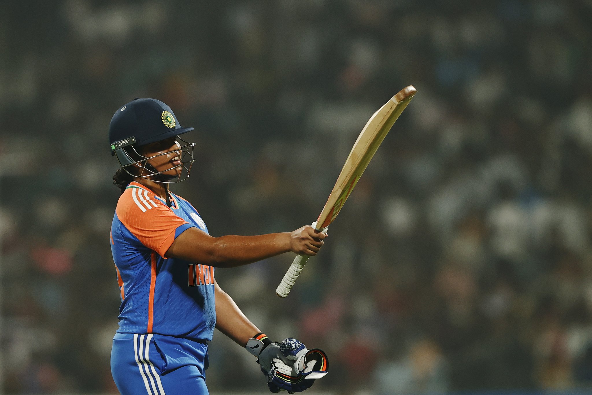 INDW v WIW 3rd t20i highlights : &nbsp;रिचा घोष &nbsp;ने महिला टी-20 अंतरराष्ट्रीय क्रिकेट में इतने गेंदो में &nbsp;अर्धशतक जड़कर बनाया विश्व रिकॉर्ड&nbsp;