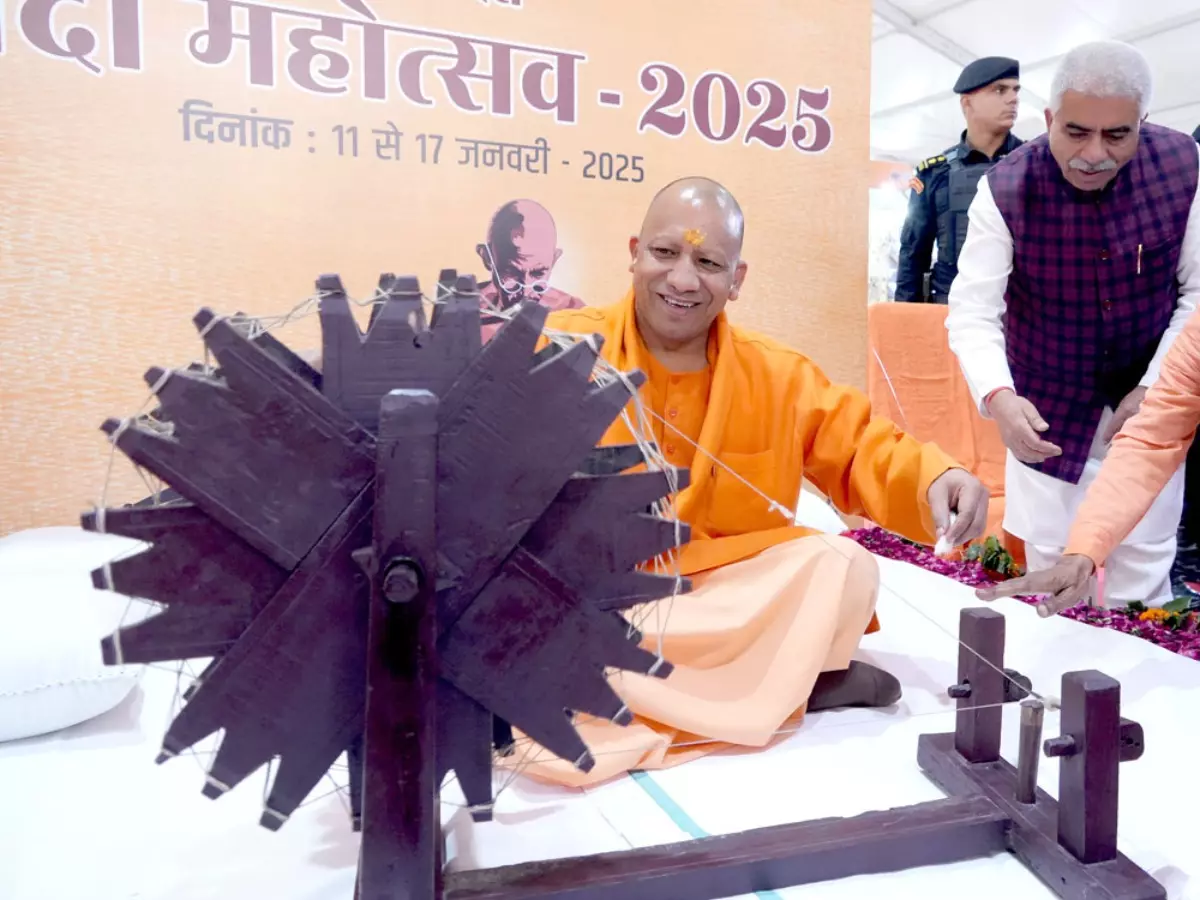 खादी महोत्सव-2025 में सांस्कृतिक संध्या की धूम, बिक्री 1 करोड़ के पार