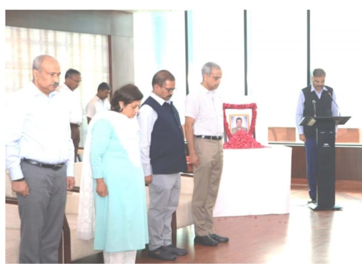 A condolence meeting was organised at the Police Headquarters in the context of the demise of the retired Director General of Police