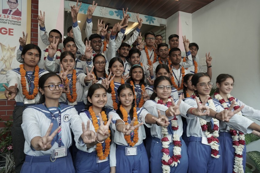 उ.प्र. बोर्ड परिणाम: लखनऊ पब्लिक स्कूल (LPS) का दबदबा, आरोही, आद्रिजा और आरची ने लहराया सफलता का परचम