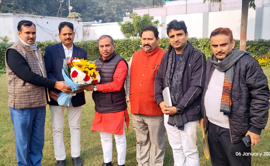 On New Year's Day, a delegation of diploma engineers met with the Minister of State for Public Works, Kunwar Brajesh Singh.