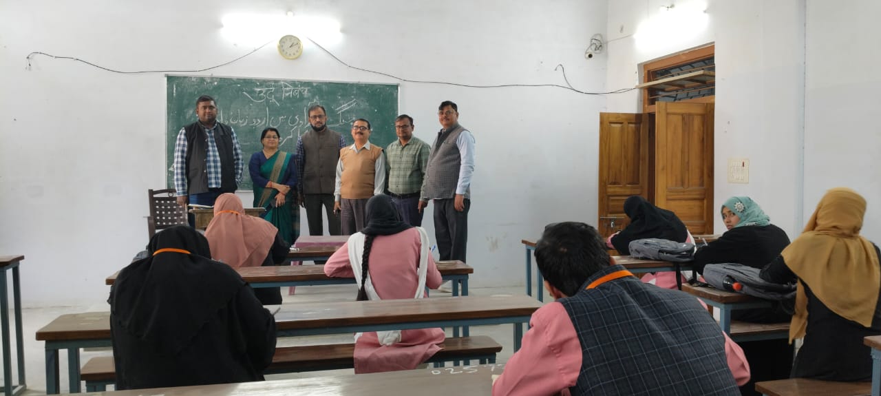 एमएलके पीजी कॉलेज बलरामपुर में उर्दू निबंध प्रतियोगिता का सफल आयोजन