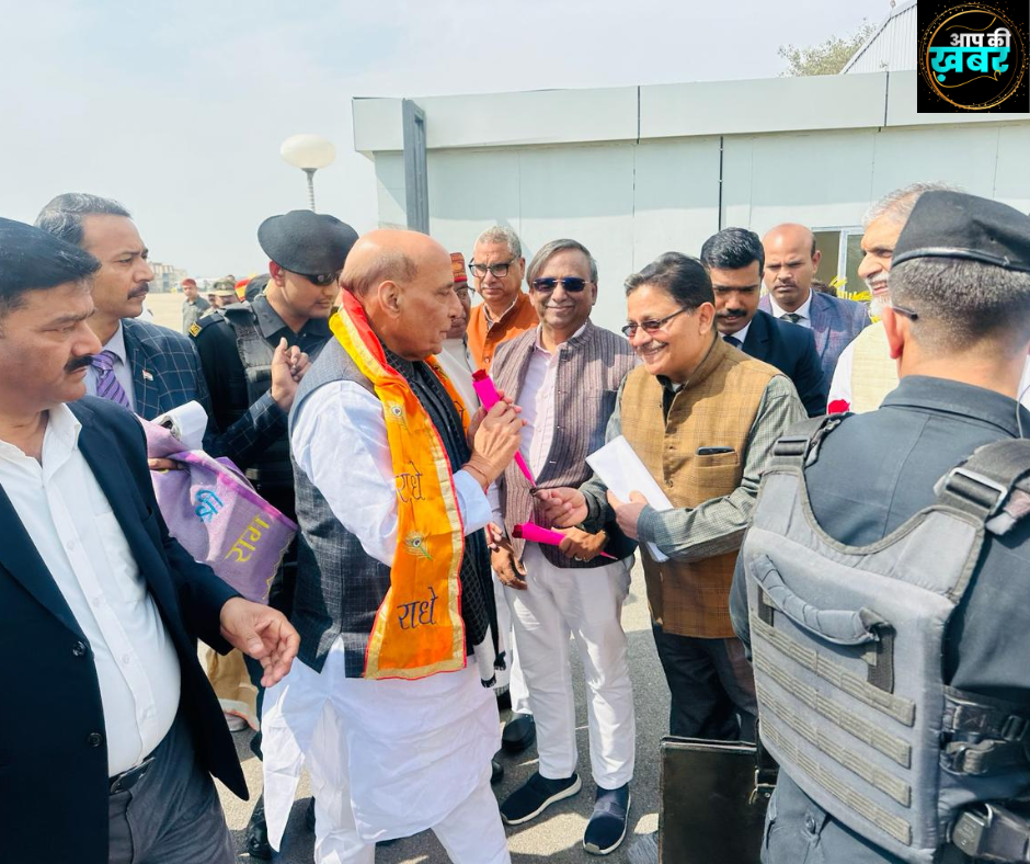 डॉक्टर राघवेंद्र शुक्ल ने एयरपोर्ट पर किया रक्षामंत्री राजनाथ सिंह का स्वागत