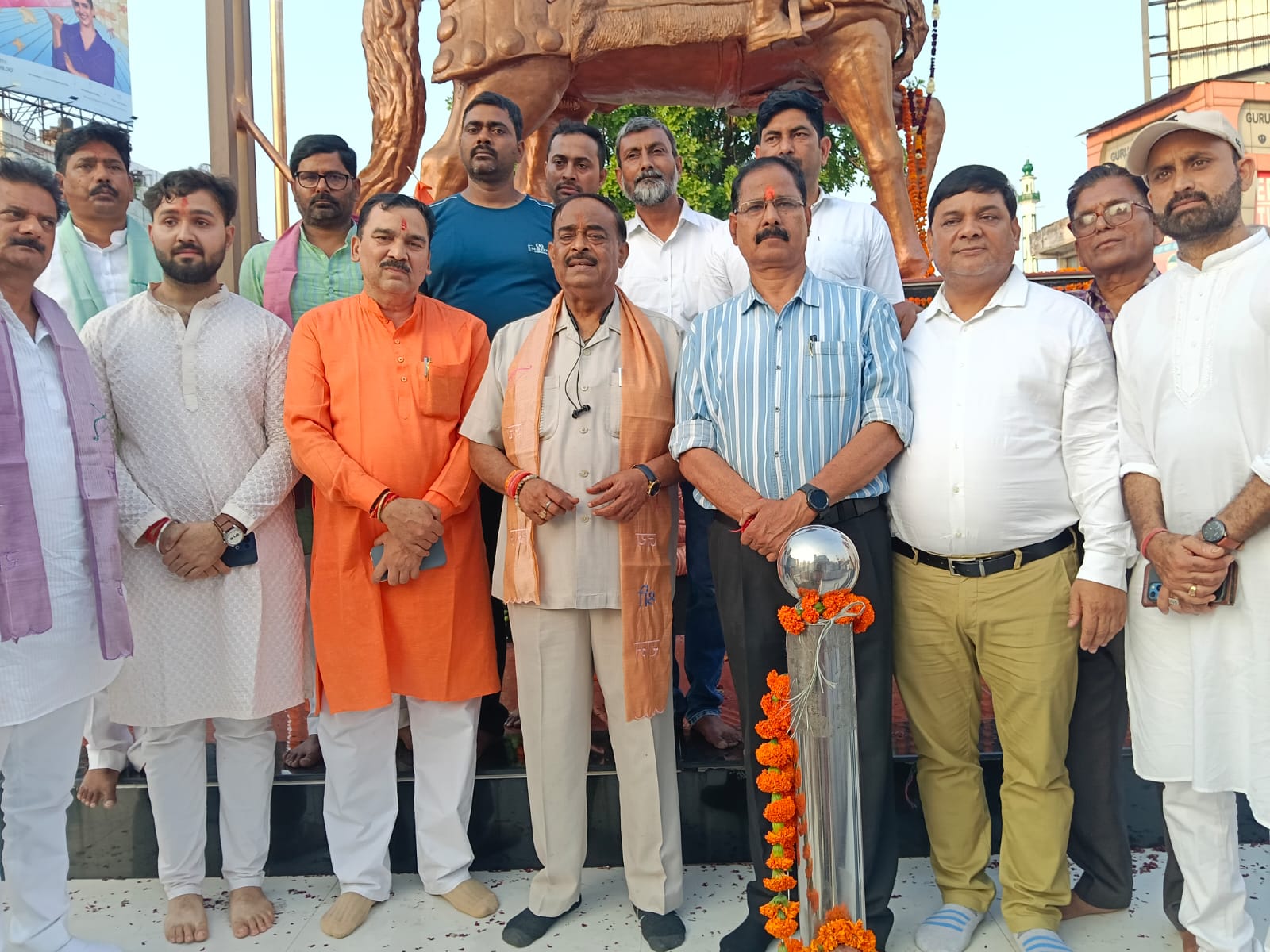 On Maharana Pratap Jayanti, Kshatriya Mahasabha offered garlands and organised a huge feast.