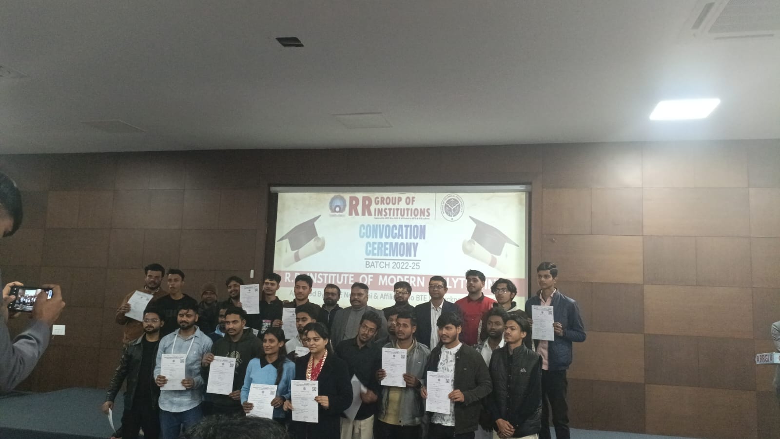 आर.आर. इंस्टिट्यूट ऑफ़ मॉडर्न पॉलिटेक्निक, लखनऊ में दीक्षांत समारोह आयोजित