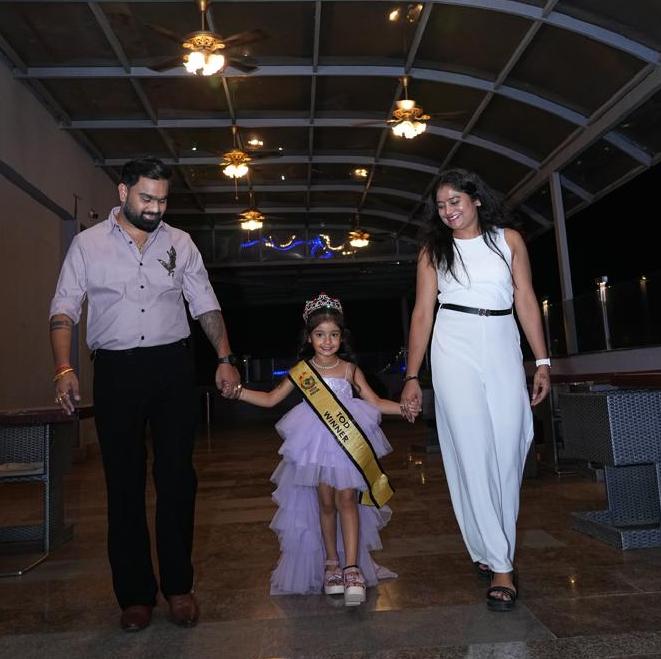 Balrampur's Daughter Shines: Tansi Singh Wins 'Miss Karnataka Junior Kids' Crown; Festive Atmosphere Prevails in the District.