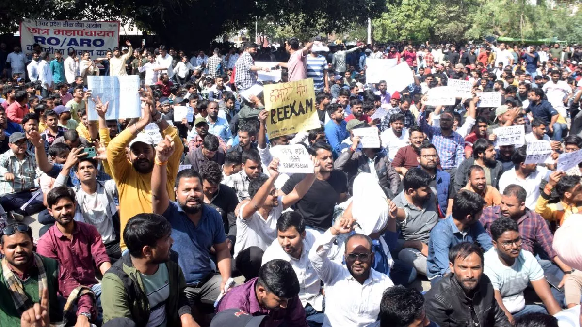 परीक्षाओं में 'एरर ही एरर': पेपर लीक की अंतहीन शृंखला और समाज की रहस्यमयी खामोशी; क्या यह मानसिक गुलामी का नया दौर है?