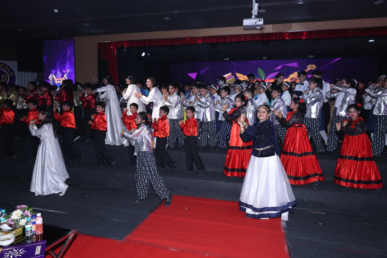 एलेन हाउस पब्लिक स्कूल वृंदावन योजना लखनऊ में धूमधाम से संपन्न हुआ अविस्मरणीय  वार्षिकोत्सव एसेंबल 10.0 - ए कोज़ ऑफ डिकेड