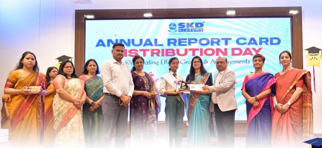 Annual report card distribution ceremony concluded at SKD Academy, director gave motivational message