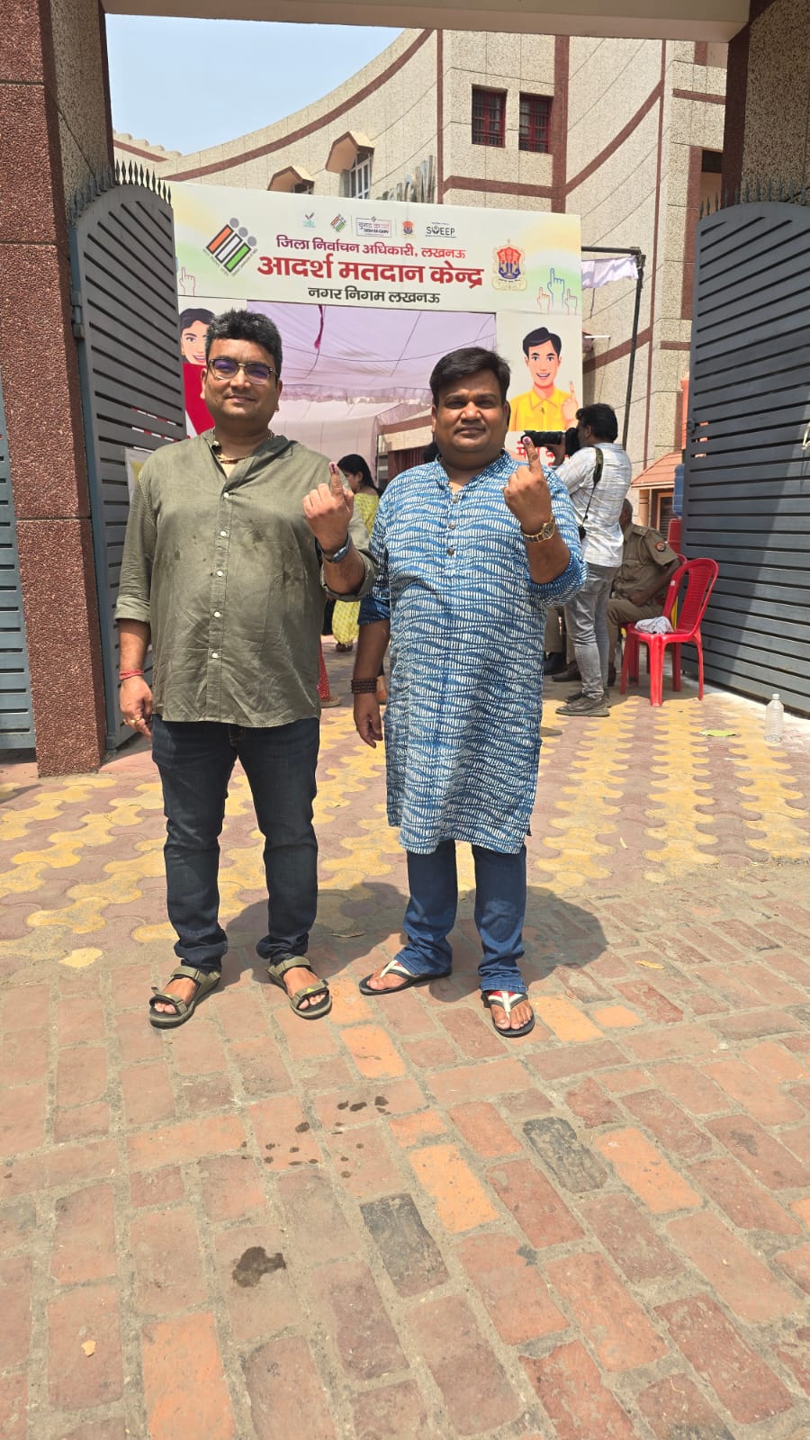 Business leader Rohit Agarwal cast his vote along with his brother Imagine Group Chairman Amit Agarwal.