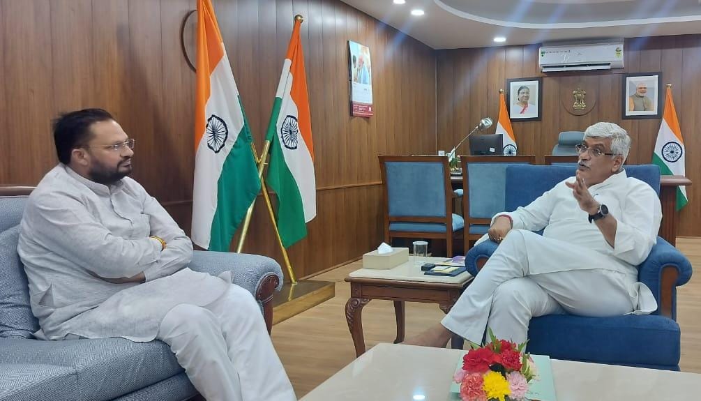 Former MP Daddan Mishra met the Union Tourism Minister and submitted a memorandum regarding tourism development