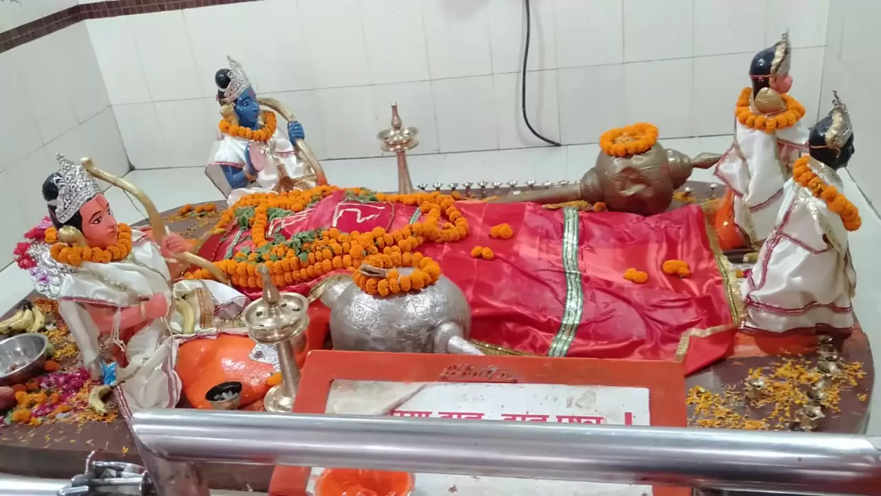 लखनऊ के लेटे  हुए हनुमान जी का मंदिर 