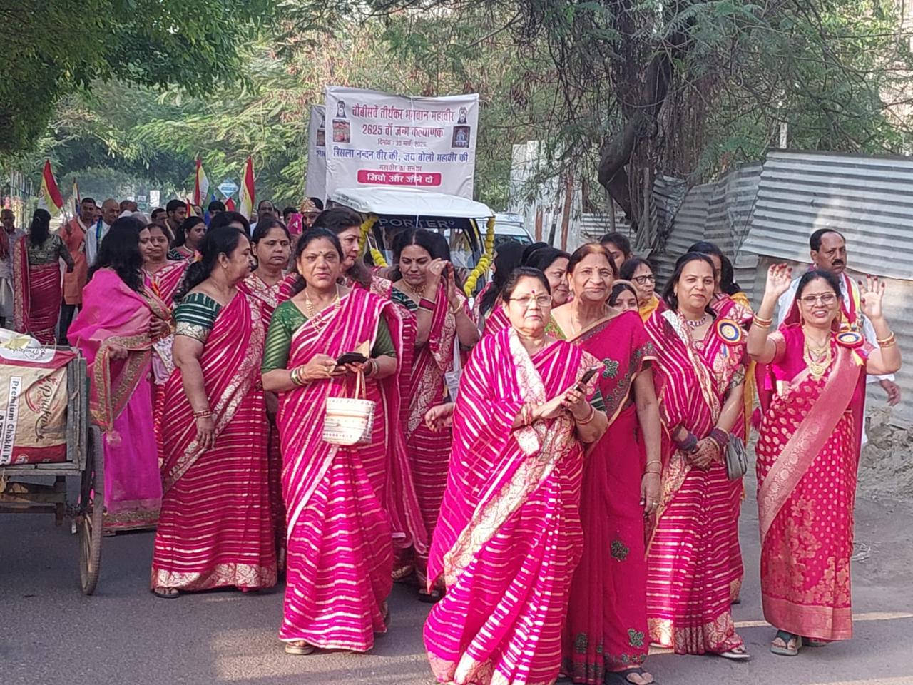 Mahavir Jayanti was celebrated with great pomp at Shri 1008 Bhagwan Mahavir Digambar Jain Temple.