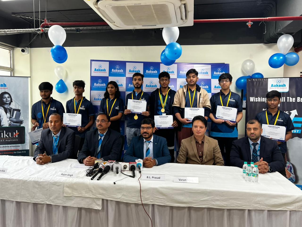 Aakash Institute felicitates meritorious students of IOQM and ANTHE 2025 in Lucknow