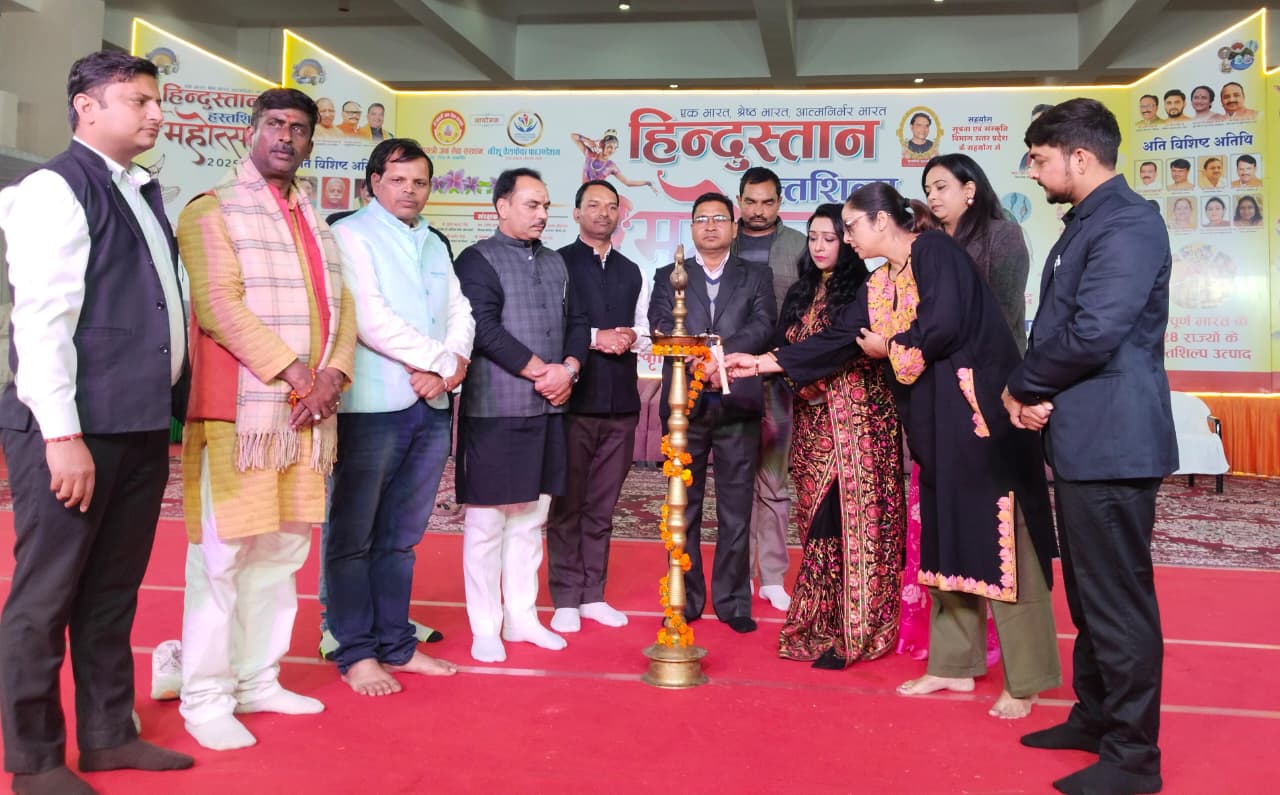 The magic of 'Kajri' dance at the Hindustan Handicrafts Festival: A grand cultural evening.