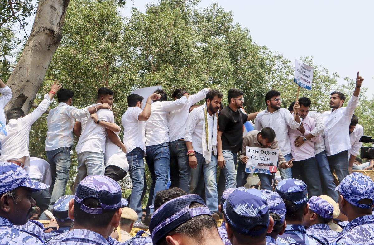 नीट पेपर लीक : देश के सामने एनटीए के रूप में व्यापमं का राष्ट्रीय संस्करण