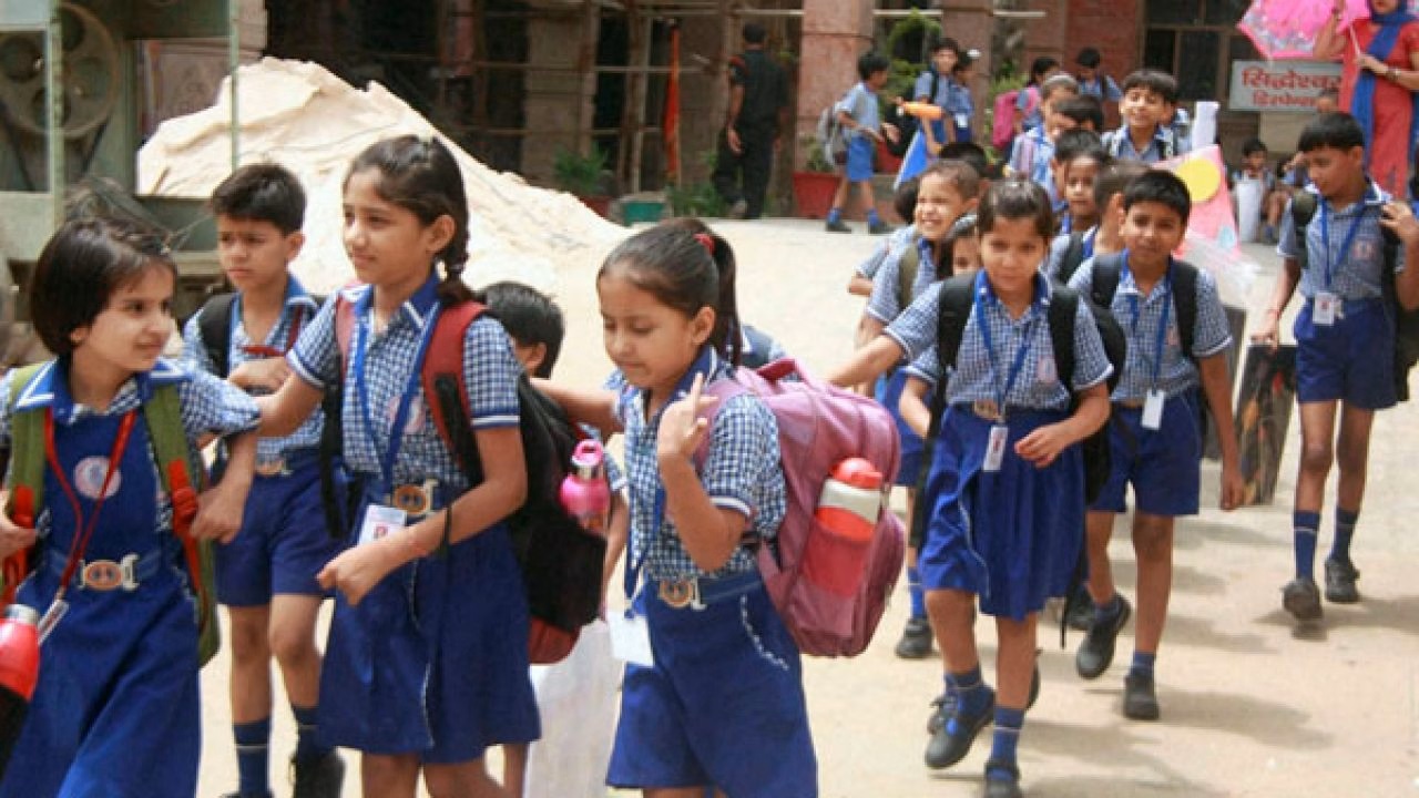 उत्तर प्रदेश में स्कूली शिक्षा का नया स्वरूप: अब किताबों से परे, अनुभवों से सीखेंगे बच्चे