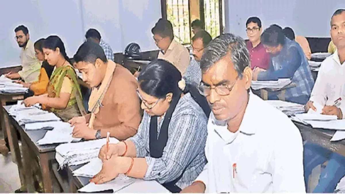 UP Board Evaluation 2026: Evaluation Gains Momentum in Lucknow Division; Lakhimpur Kheri Center Evaluates a Record 19,416 Answer Sheets in a Single Day.
