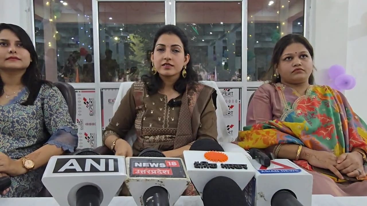 Barabanki: Vama Sarathi celebrated Diwali with joy and unity with the police family.