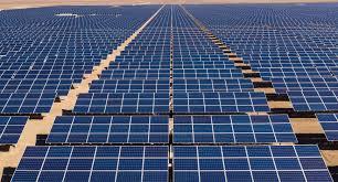 भारत की सोलर फैक्ट्रियाँ रफ़्तार में, पर आधी क्षमता अब भी बंद — नई रिपोर्ट में मिला बड़ा संकेत