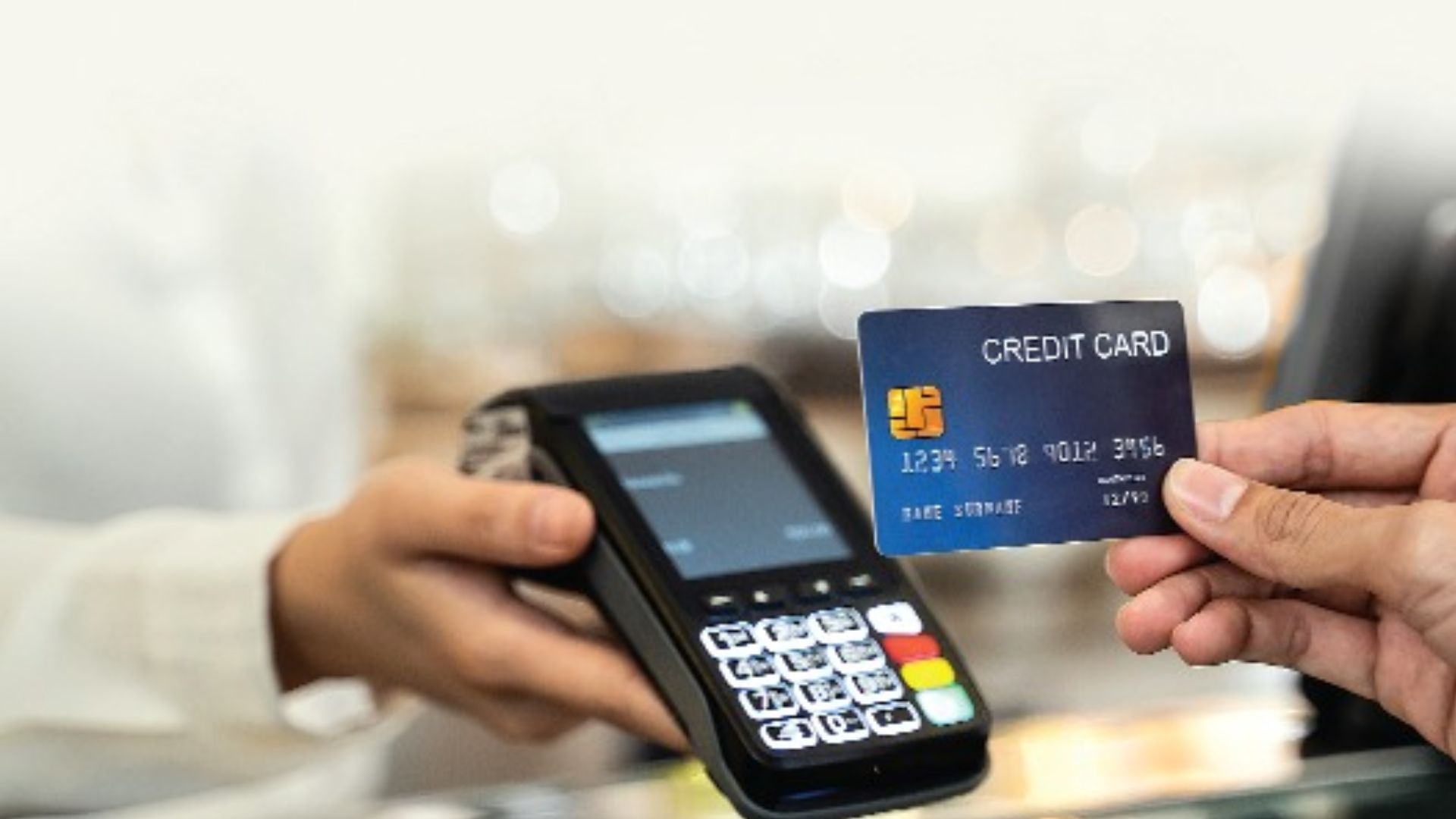 इंडसइंड बैंक और जियो-bp का नया मोबिलिटी+ क्रेडिट कार्ड: ईंधन खर्च पर सबसे ज़्यादा रिवॉर्ड्स का दावा