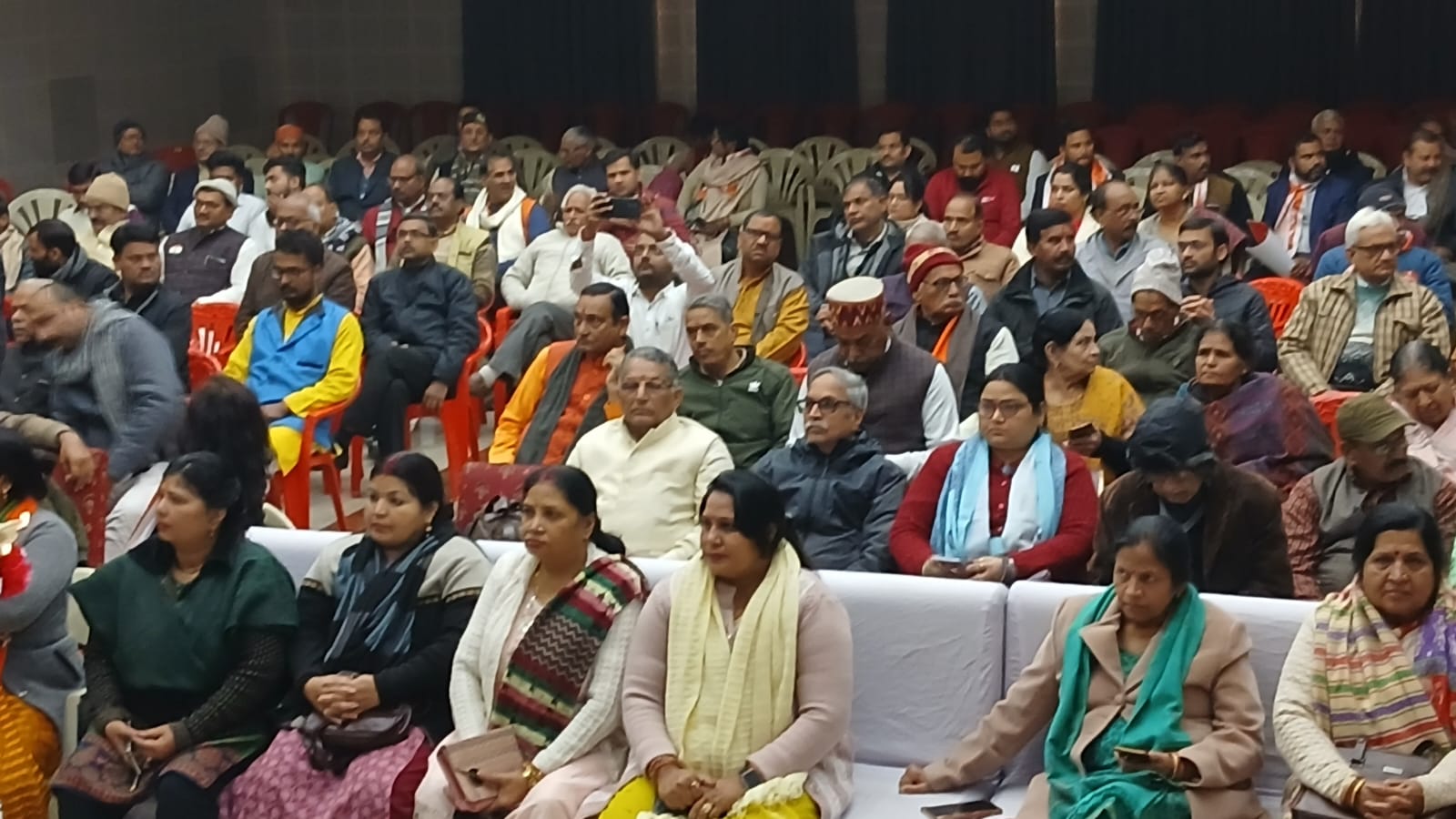 संविधान के नाम पर गैजेट पर गंभीर प्रश्न