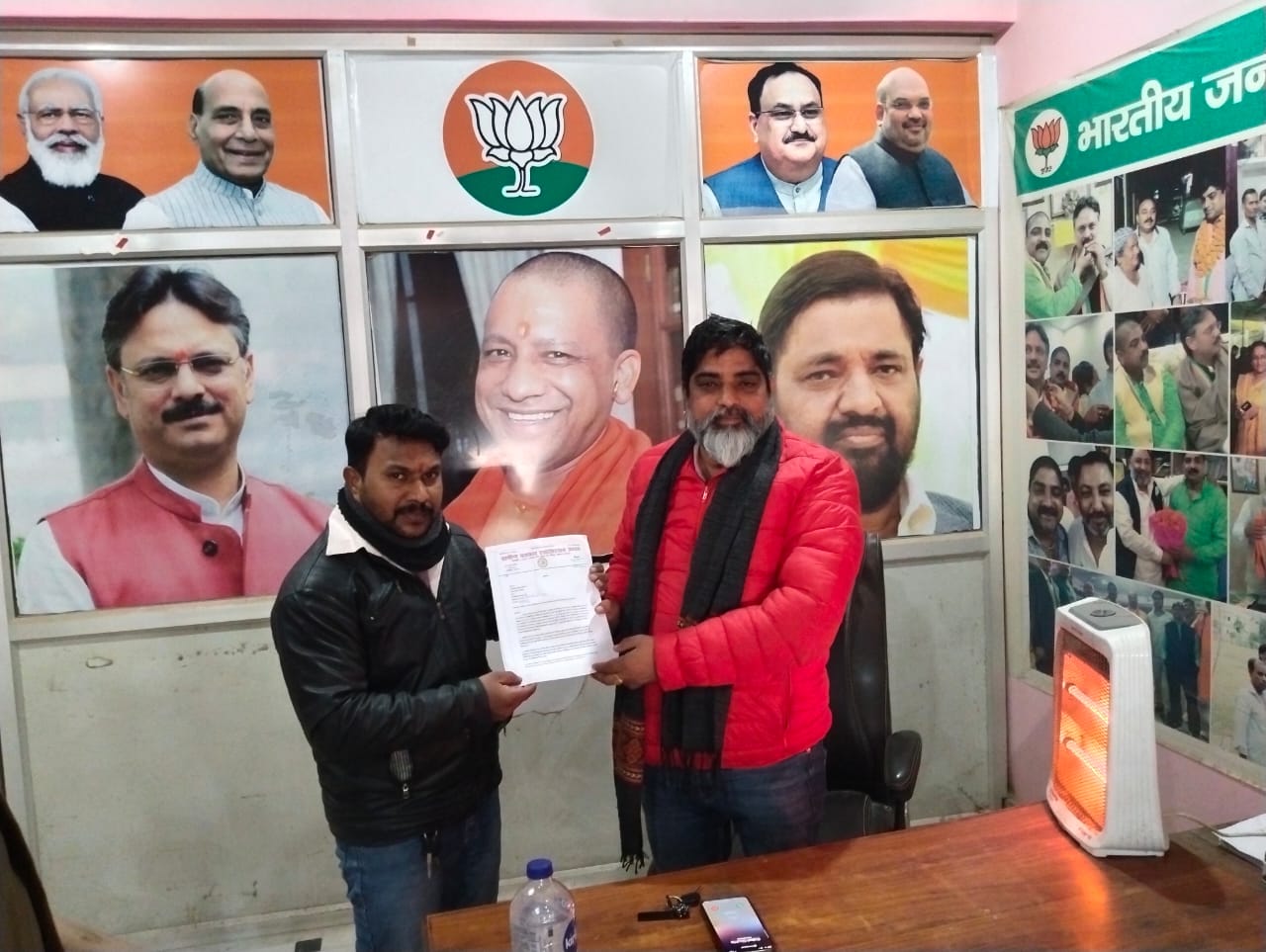 A memorandum addressed to the Chief Minister was handed over to Sarojini Nagar MLA representative Brijmohan Sharma by the Tehsil president.