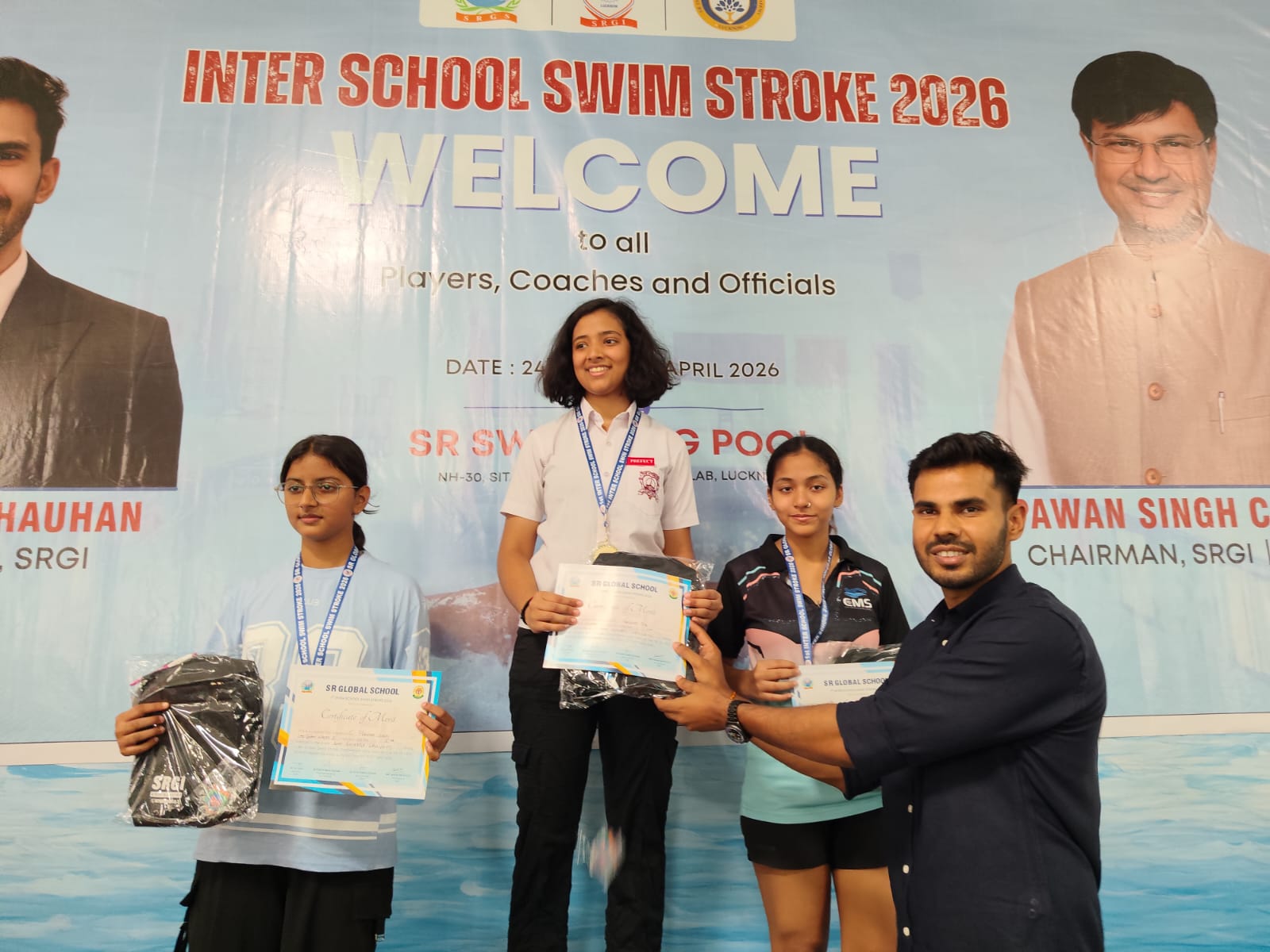समापन समारोह में संस्था के चेयरमैन एवं सदस्य विधान परिषद Pawan Singh Chauhan ने विजेताओं को पुरस्कृत किया। उन्होंने कहा कि ऐसे आयोजन बच्चों को अंतरराष्ट्रीय स्तर की प्रतियोगिताओं का अनुभव देने की दिशा में महत्वपूर्ण कदम हैं और भविष्य में यही खिलाड़ी देश का नाम रोशन करेंगे।  इस अवसर पर वाइस चेयरमैन पीयूष चौहान एवं वाइस चेयरपर्सन सुष्मिता चौहान ने भी प्रतिभागियों को संबोधित करते हुए उनके उज्ज्वल भविष्य की कामना की और खेलों के प्रति निरंतर समर्पण बनाए रखने का आह्वान किया।  मुख्य परिणाम (द्वितीय दिवस)  Relay Events (4x50 मीटर फ्री स्टाइल)  बालक वर्ग: CMS राजेंद्र नगर (प्रथम), सेठ आनंदराम जयपुरिया (द्वितीय), CMS LDA (तृतीय) बालिका वर्ग: CMS कानपुर रोड (प्रथम), LPC गोमतीनगर (द्वितीय), सेठ आनंदराम जयपुरिया (तृतीय)  50 मीटर फ्री स्टाइल (चयनित परिणाम)  अंडर-13 (बालिका): शुभांगी &ndash; प्रथम अंडर-15 (बालिका): अदिति सिंह &ndash; प्रथम अंडर-15 (बालक): व्योम &ndash; प्रथम अंडर-17 (बालिका): जाग्रति अग्रहरि &ndash; प्रथम अंडर-17 (बालक): आर्यन यादव &ndash; प्रथम  25 मीटर फ्री स्टाइल (अंडर-11)  बालिका: स्वरा यादव &ndash; प्रथम बालक: सिद्धार्थ सिंह &ndash; प्रथम  100 मीटर ब्रेस्ट स्ट्रोक (चयनित परिणाम)  अंडर-13 (बालिका): इनाया कौशिक &ndash; प्रथम अंडर-13 (बालक): अर्नव &ndash; प्रथम अंडर-15 (बालक): शिवेंद्र यादव &ndash; प्रथम अंडर-17 (बालिका): अनन्या सिंघानिया &ndash; प्रथम अंडर-17 (बालक): अयान यादव &ndash; प्रथम  50 मीटर बैक स्ट्रोक (चयनित परिणाम)  अंडर-13 (बालिका): यशस्वी सिन्हा &ndash; प्रथम अंडर-13 (बालक): सर्वांग राठौर &ndash; प्रथम  बटरफ्लाई स्ट्रोक (चयनित परिणाम)  100 मीटर (अंडर-13 बालक): आलेख पटेल &ndash; प्रथम 100 मीटर (अंडर-15 बालिका): सांची तिवारी &ndash; प्रथम 100 मीटर (अंडर-17 बालक): शिव जायसवाल &ndash; प्रथम  200 मीटर इंडिविजुअल मेडले (अंडर-17 बालक)  शिव जायसवाल &ndash; प्रथम लक्ष्य: विश्व स्तर पर भारत का परचम  समारोह के अंत में Pawan Singh Chauhan ने कहा कि इस प्रतियोगिता का उद्देश्य केवल प्रतिस्पर्धा नहीं, बल्कि प्रतिभाओं को पहचानकर उन्हें आगे बढ़ने का अवसर देना है। उन्होंने विश्वास जताया कि ऐसे मंचों से निकलने वाले खिलाड़ी भविष्य में ओलंपिक और अंतरराष्ट्रीय प्रतियोगिताओं में भारत का प्रतिनिधित्व करेंगे।