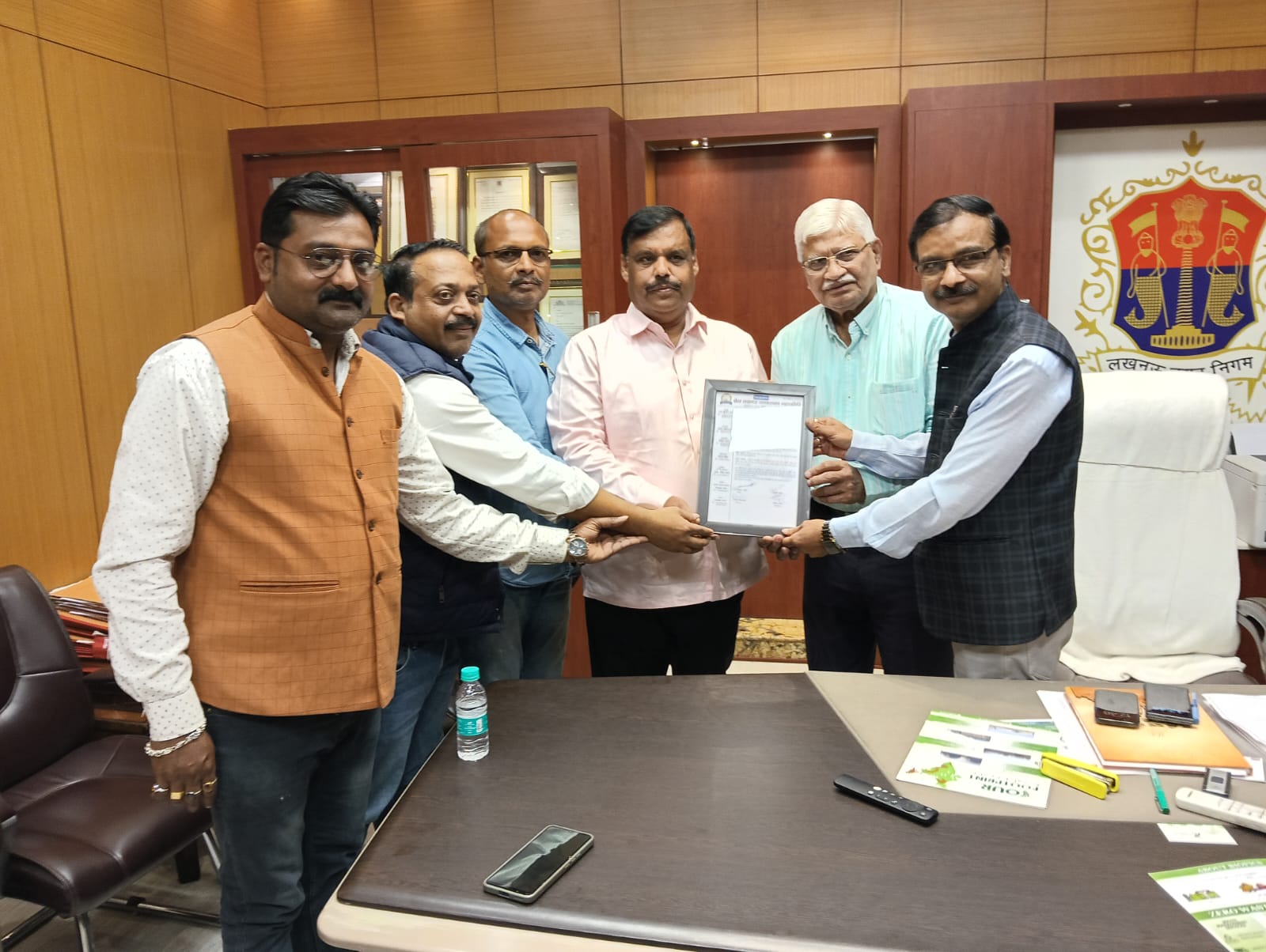 कूड़े को समाधान में बदला, हरियाली को पहचान दिलाई: ग्रेटर लखनऊ जनकल्याण महासमिति ने डॉ. अरविंद कुमार राव को किया सम्मानित