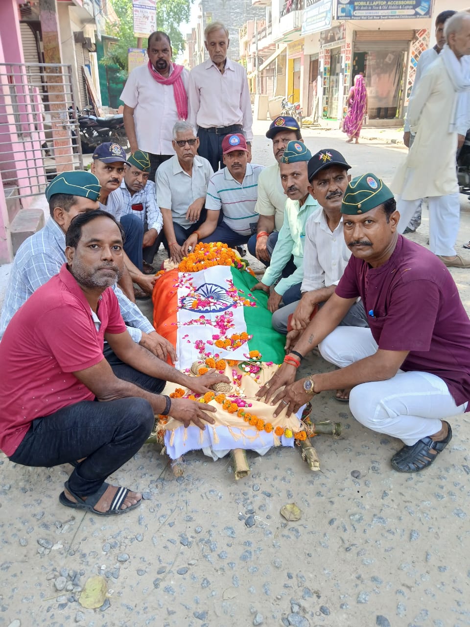 All India Ex-Servicemen Service Council gave final farewell to the soldiers