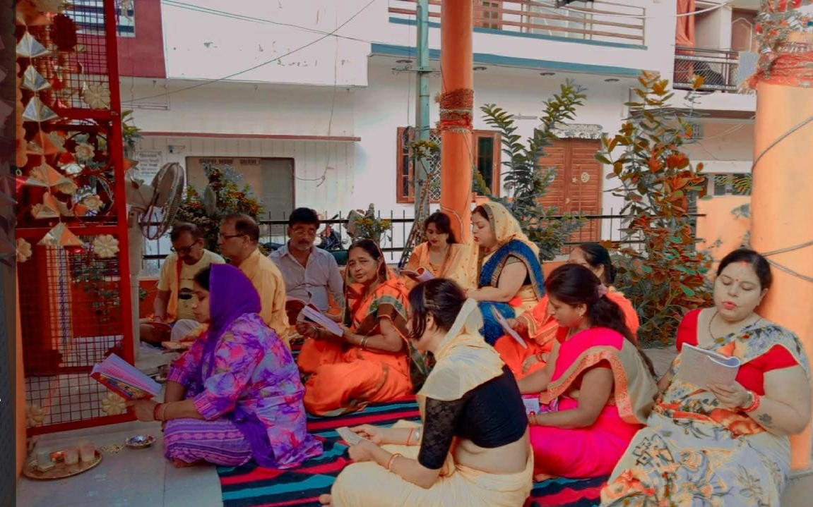 Devotees recited Hanuman Chalisa collectively in the temple