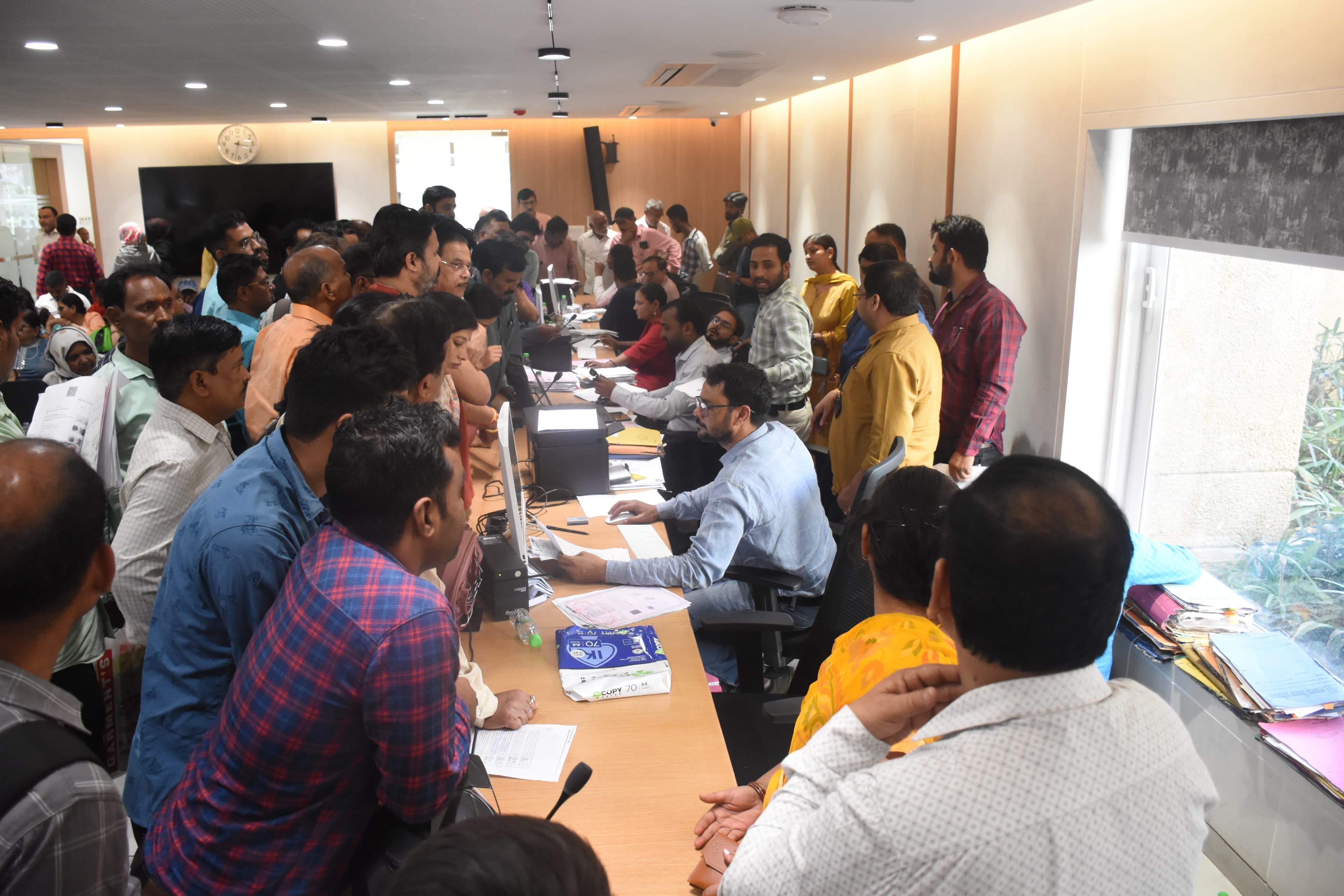 Now camps will be held on 04 and 05 April also, registration proceedings will be done in the presence of officers and employees of the registry department