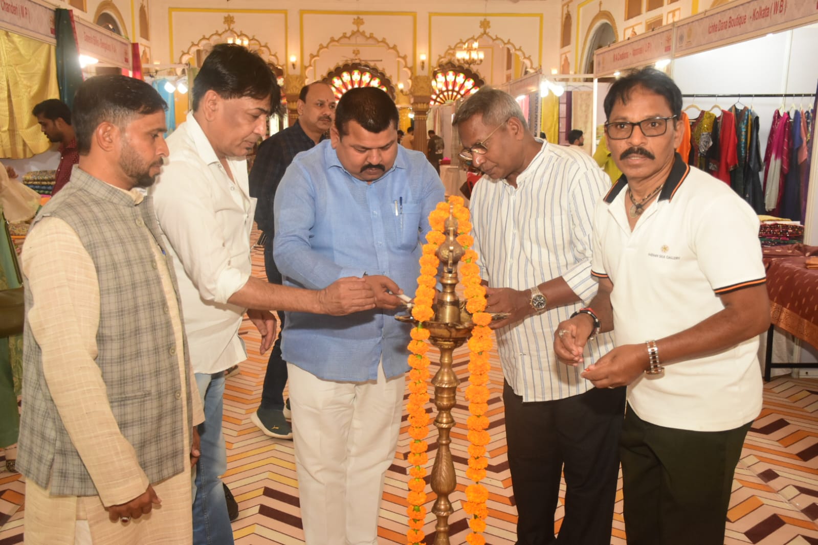 The Indian Silk Gallery Expo was grandly inaugurated on the auspicious occasion of Kartik Purnima, New Year, and the wedding season.