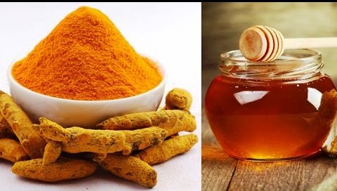 शहद और हल्दी: आयुर्वेद का वह 'जादुई मिश्रण' जो शरीर को बना सकता है फौलाद सा मजबूत