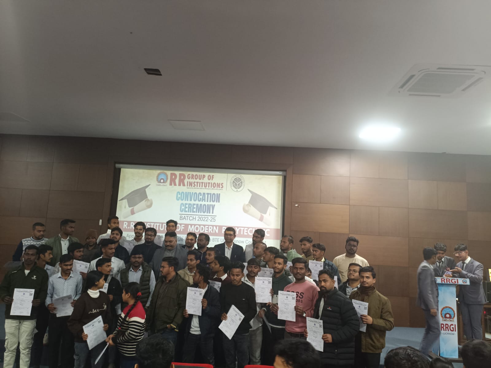 आर.आर. इंस्टिट्यूट ऑफ़ मॉडर्न पॉलिटेक्निक, लखनऊ में दीक्षांत समारोह आयोजित