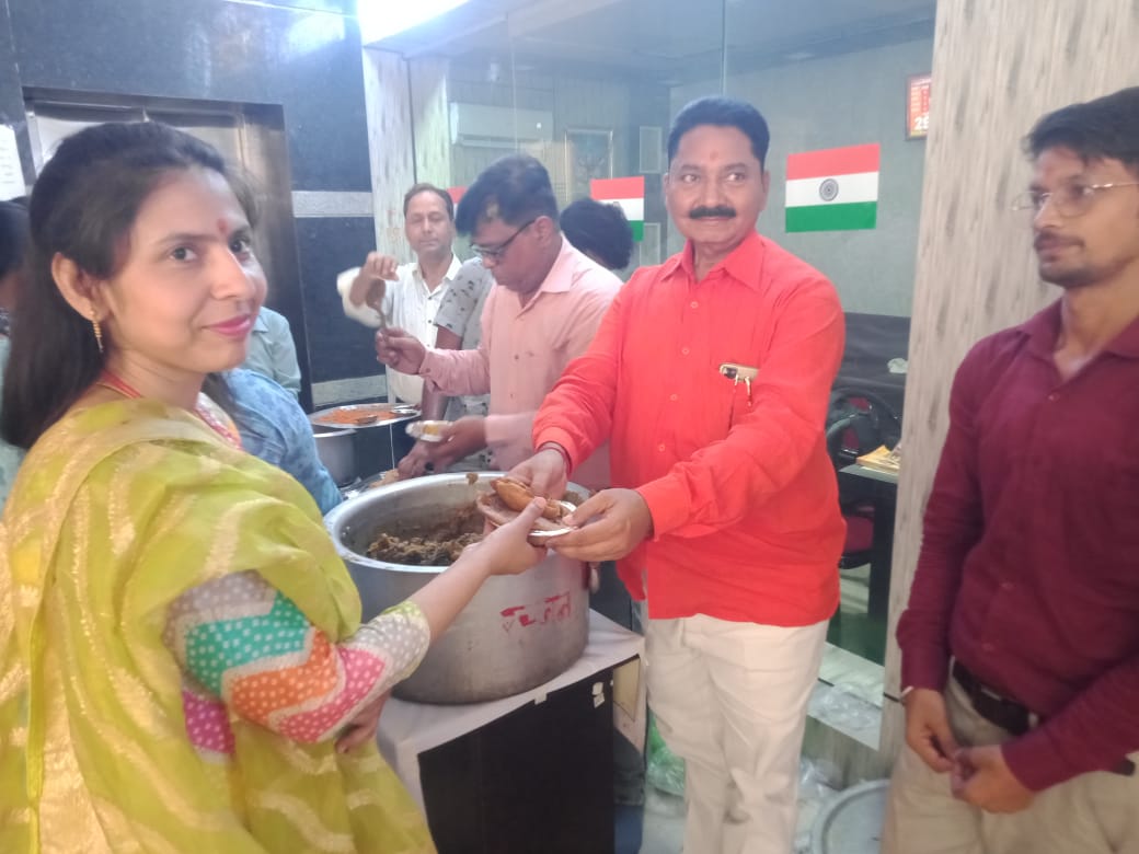 Pragati Paryavaran Sanrakshan Trust organized free distribution of plants and bhandaar on the occasion of second Bade Mangal