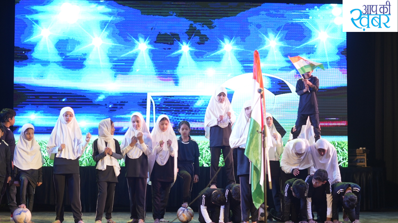 छात्र-छात्राओं के प्रदर्शन ने अतिथियों और अभिभावकों को देशभक्ति गीतों की मनमोहक