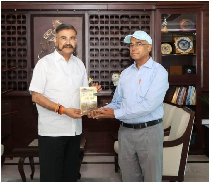 Presentation of book by retired Director General of Police to Director General of Police, Uttar Pradesh