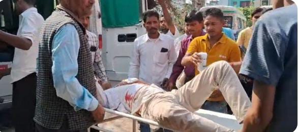 Daylight shooting in Hardoi: A young man on his way to take a dip in the Ganges was shot by 7 attackers.
