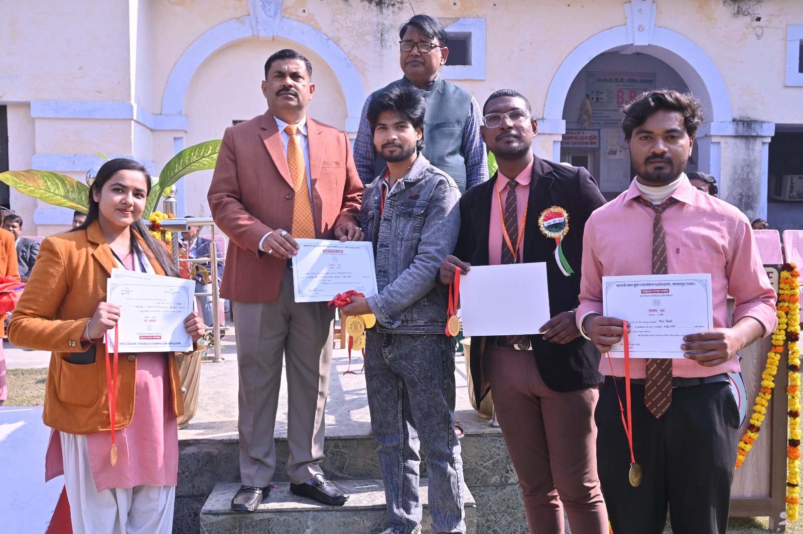 The award distribution ceremony was held at M.L.K. P.G. College, Balrampur.
