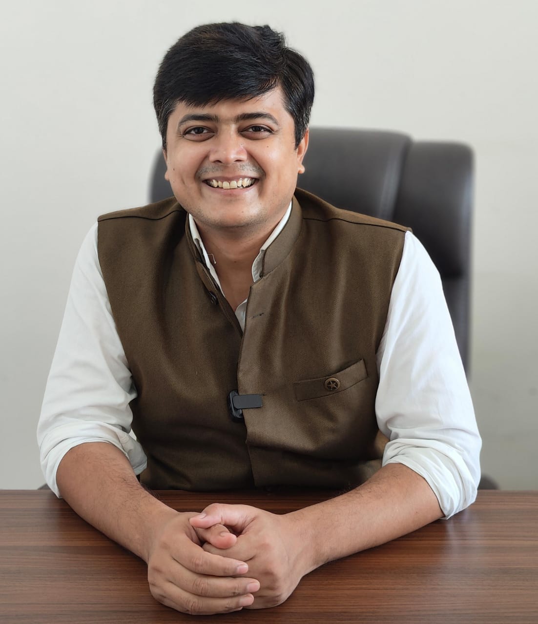 घर के आगे कौन सा रंग लगाए