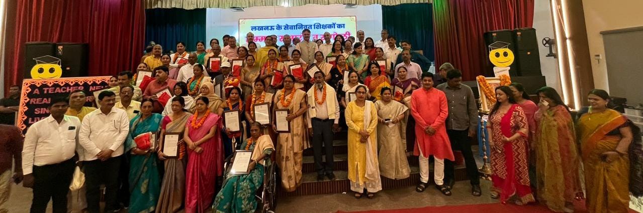 Retired basic teachers of Lucknow honored and discussed in teacher seminar
