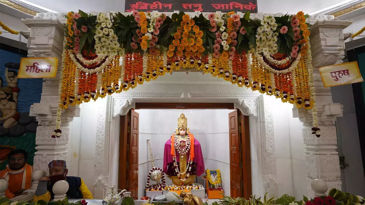 Lucknow Hanuman Setu Mandir Aur Neem Karoli Baba Ki Kahani