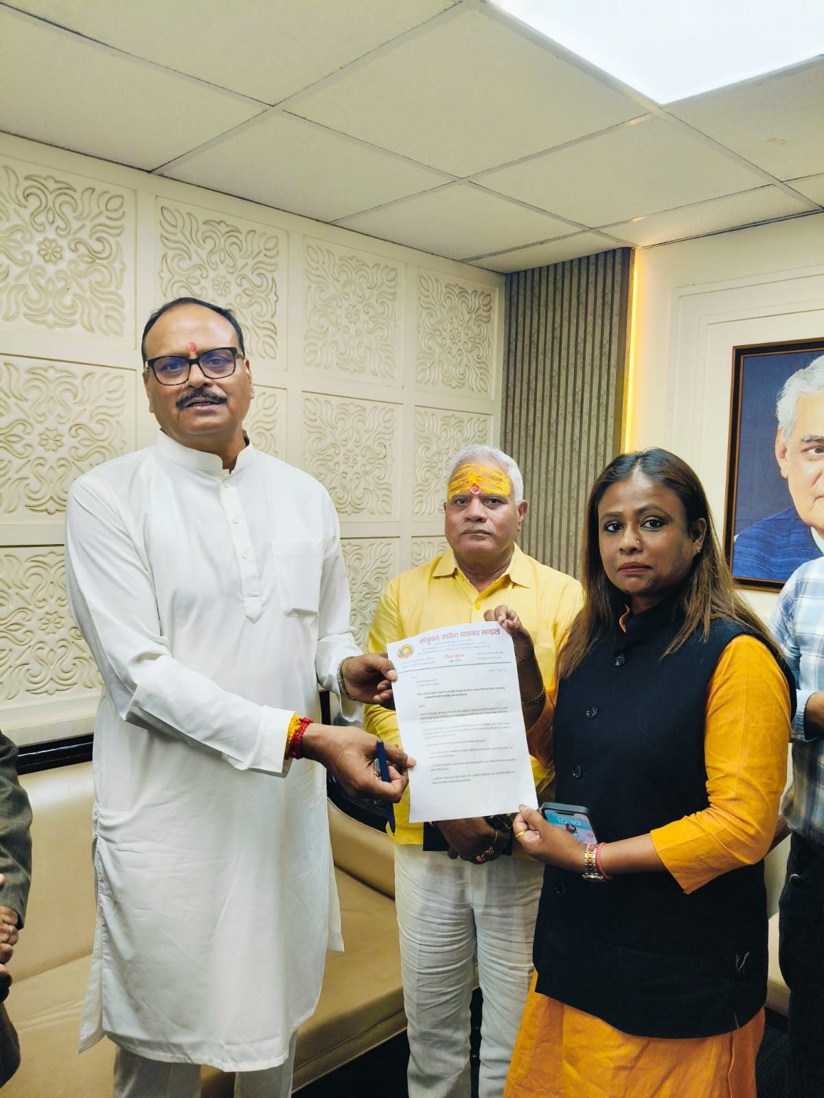अलीगंज अग्निकांड: व्यापारियों को राहत और सुधार का मौका दे प्रशासन, सीलिंग स्थायी समाधान नहीं &ndash; सुश्री गीता गुप्ता