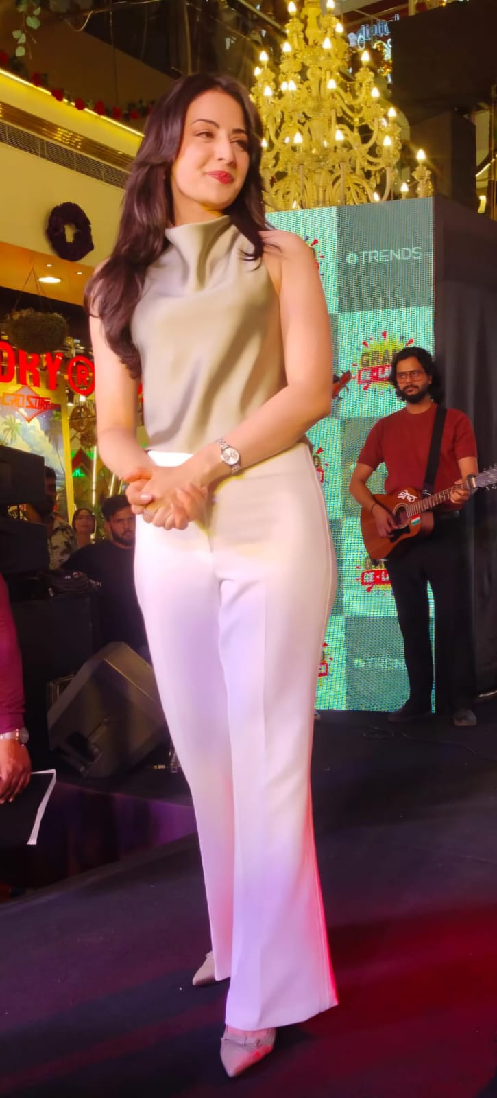 A confluence of fashion and glamour in Kanpur: Zoya Afroz dazzled with her charm at the re-opening of Reliance Trends.