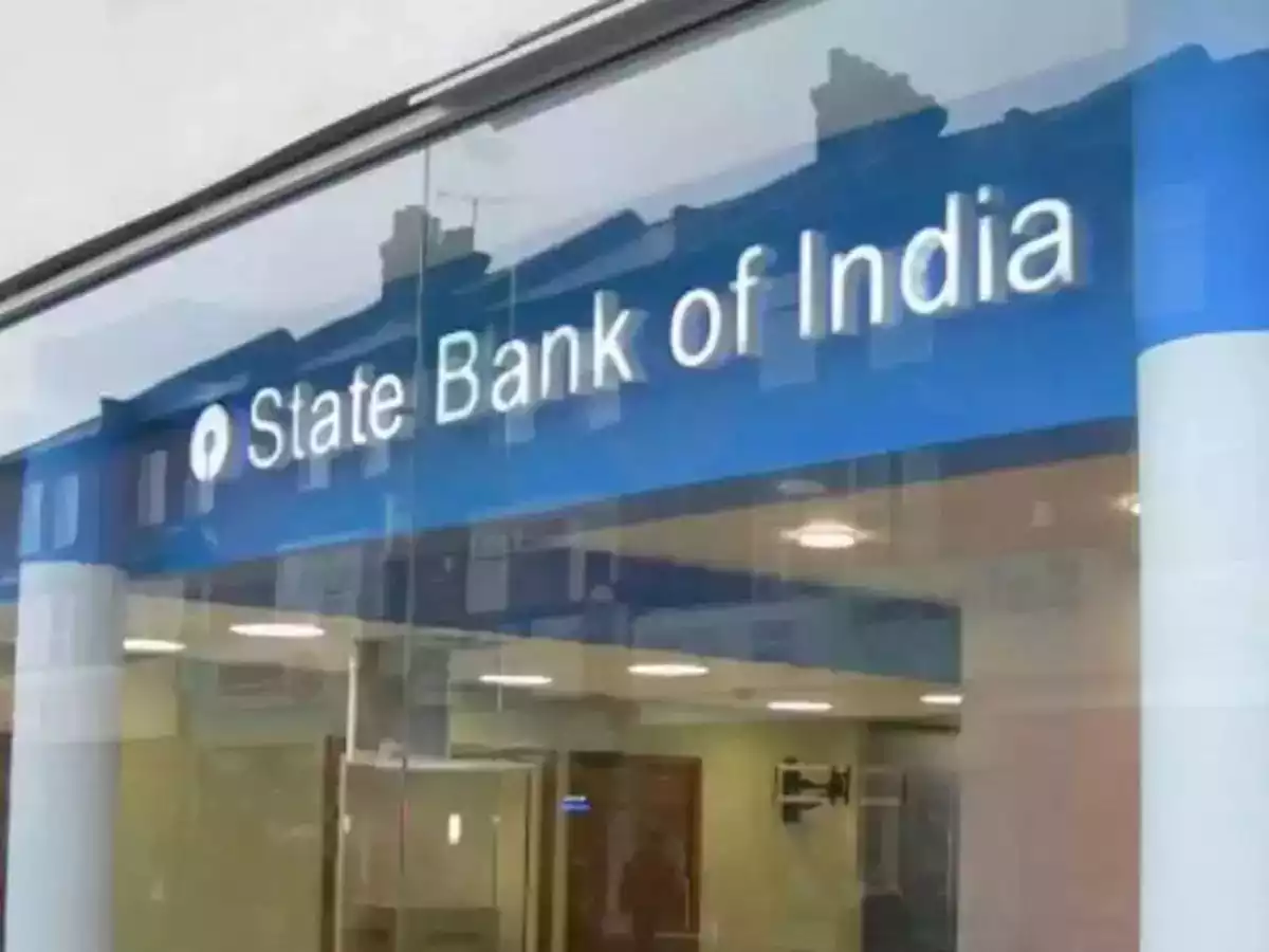 भारतीय स्टेट बैंक की कृषि वाणिज्यिक शाखा में 10 लाख  का चेक दिया